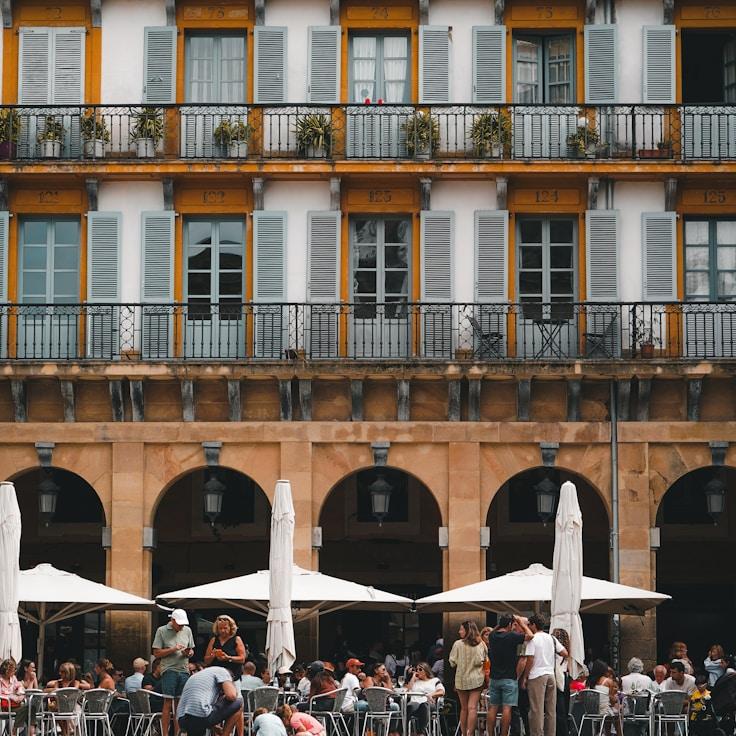 Family terraces and cafés for calm evenings in London